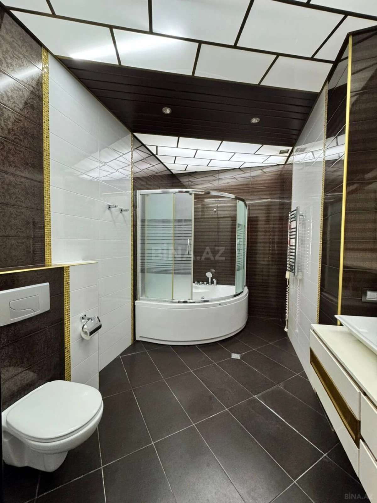 Satılır 3 otaqlı mənzil 162 m²