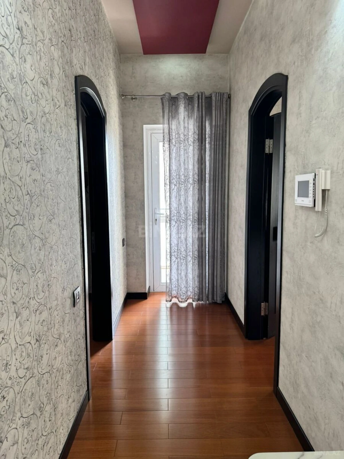 Satılır 3 otaqlı mənzil 162 m²