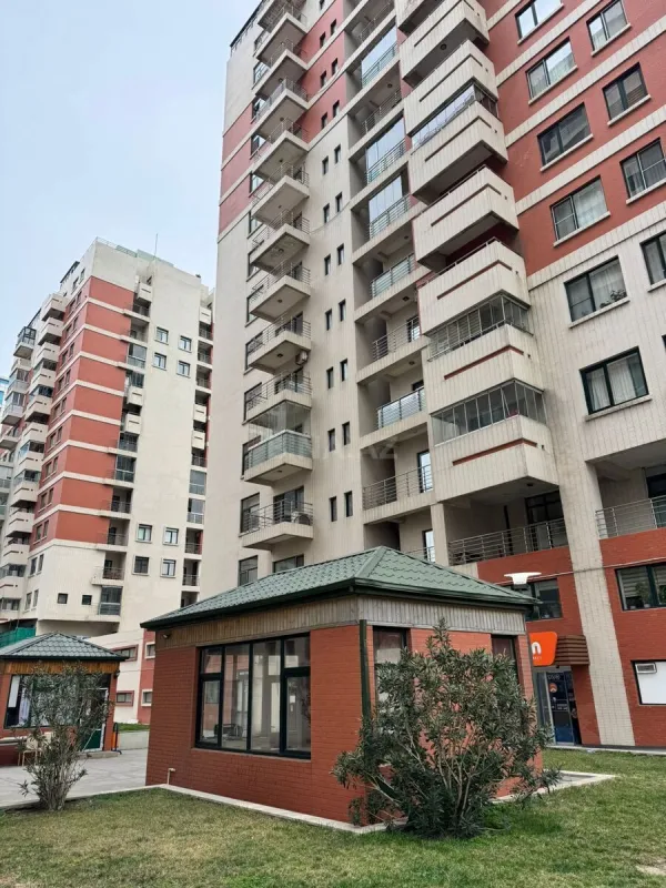 Satılır 3 otaqlı mənzil 162 m²