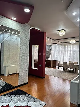 Satılır 3 otaqlı mənzil 162 m²