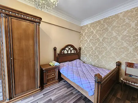 Kirayə verilir 2 otaqlı mənzil 75 m²
