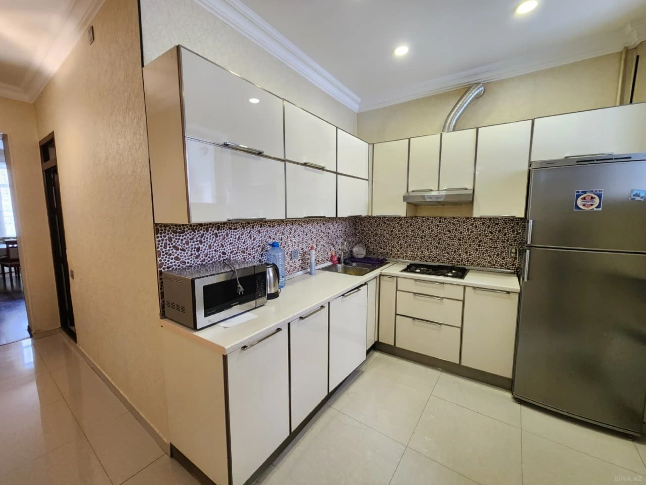 Kirayə verilir 2 otaqlı mənzil 75 m²
