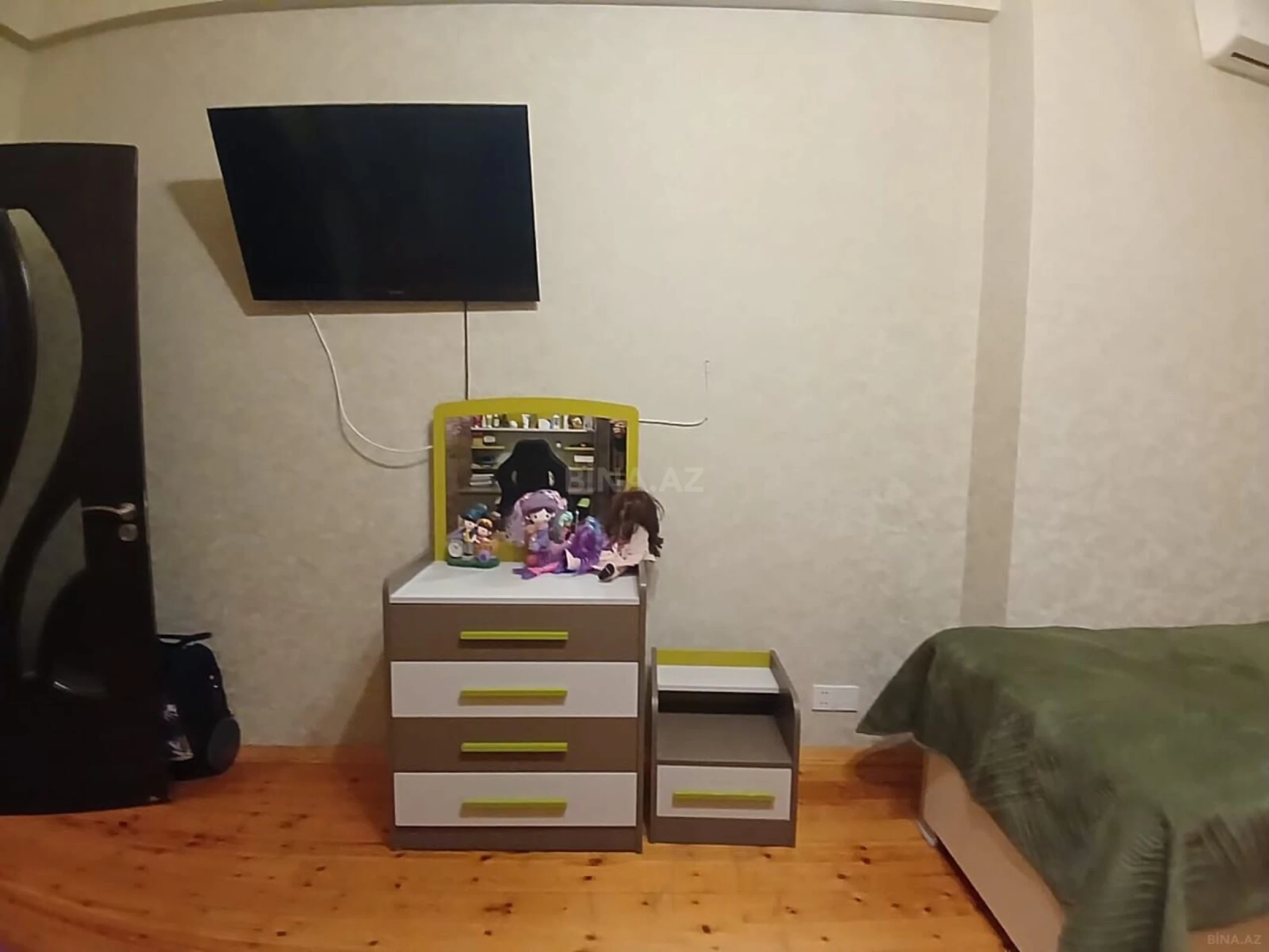 Satılır 3 otaqlı mənzil 118 m²