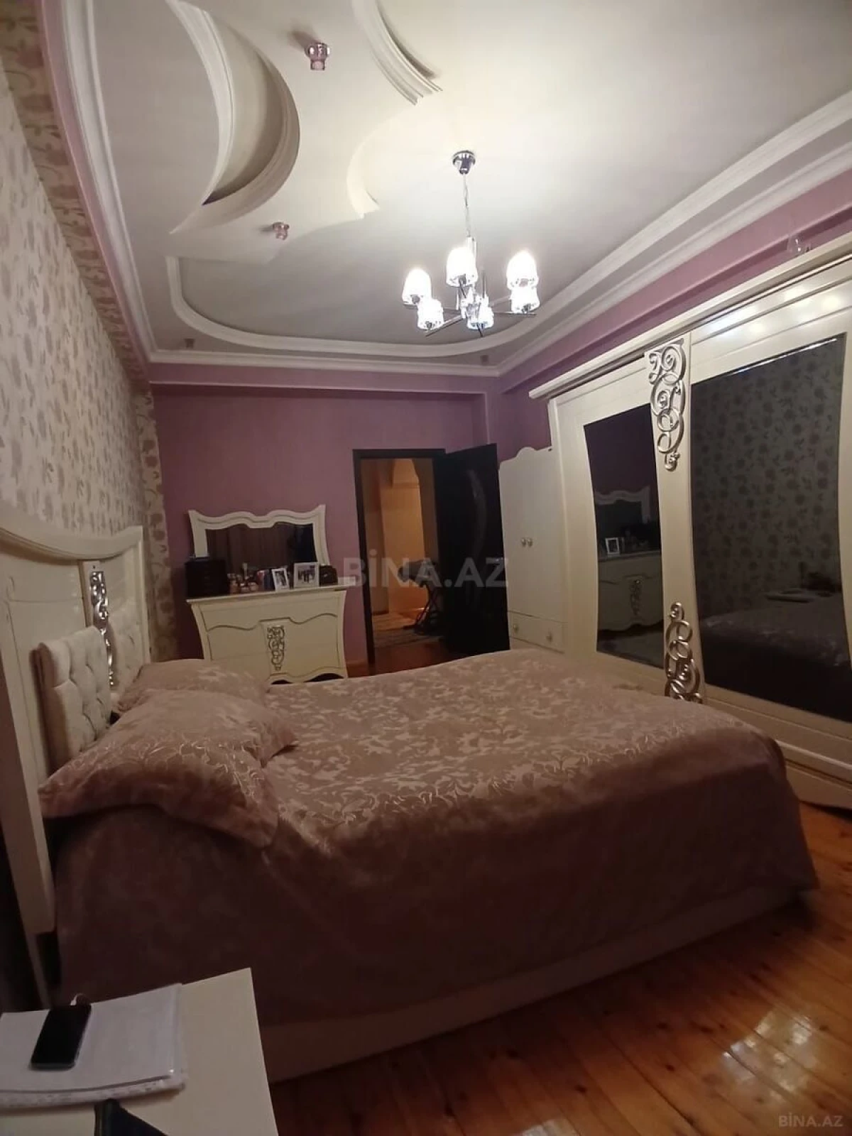 Satılır 3 otaqlı mənzil 118 m²