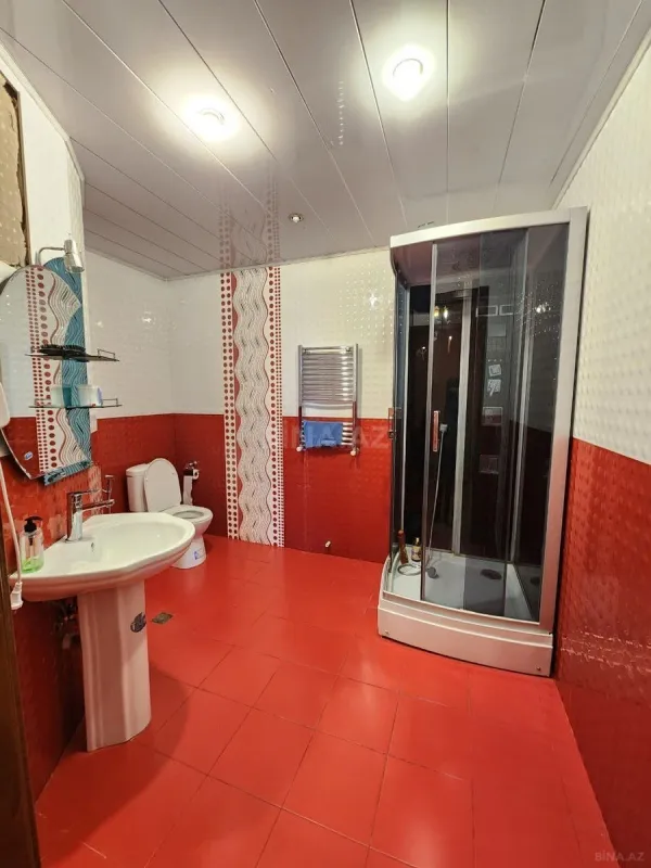 Kirayə verilir 2 otaqlı mənzil 115 m²