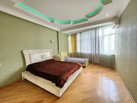 Kirayə verilir 2 otaqlı mənzil 115 m²