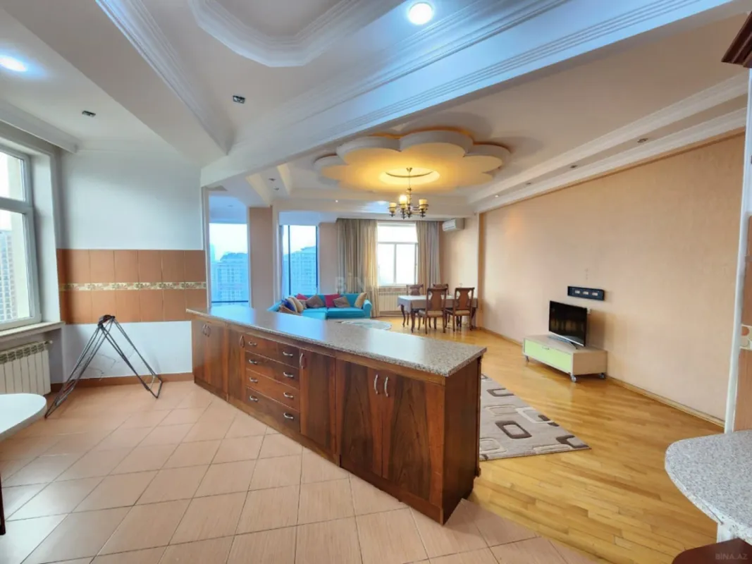 Kirayə verilir 2 otaqlı mənzil 115 m²