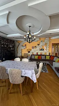 Satılır 4 otaqlı mənzil 205 m²