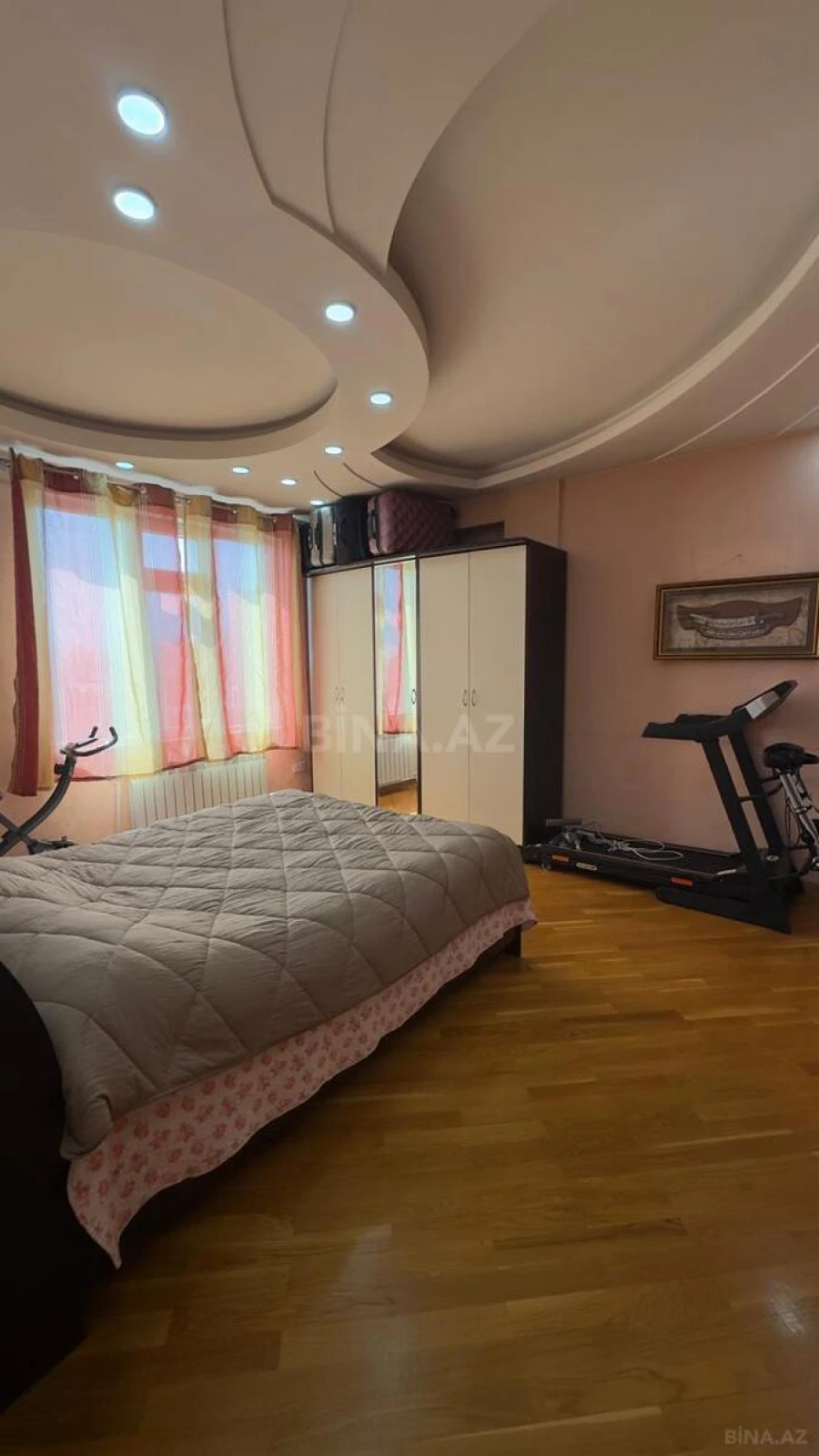 Satılır 4 otaqlı mənzil 205 m²