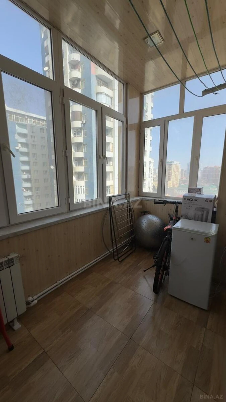 Satılır 4 otaqlı mənzil 205 m²