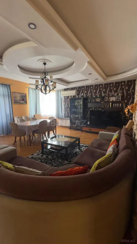 Satılır 4 otaqlı mənzil 205 m²