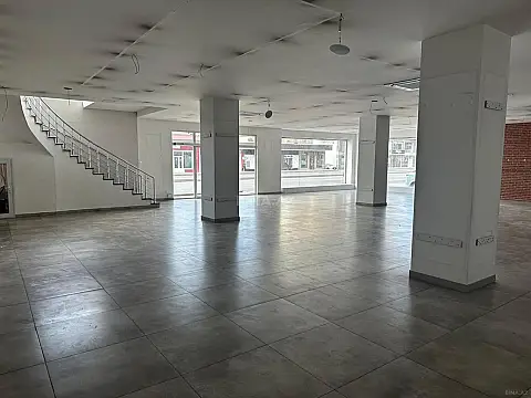 Kirayə verilir obyekt 730 m²