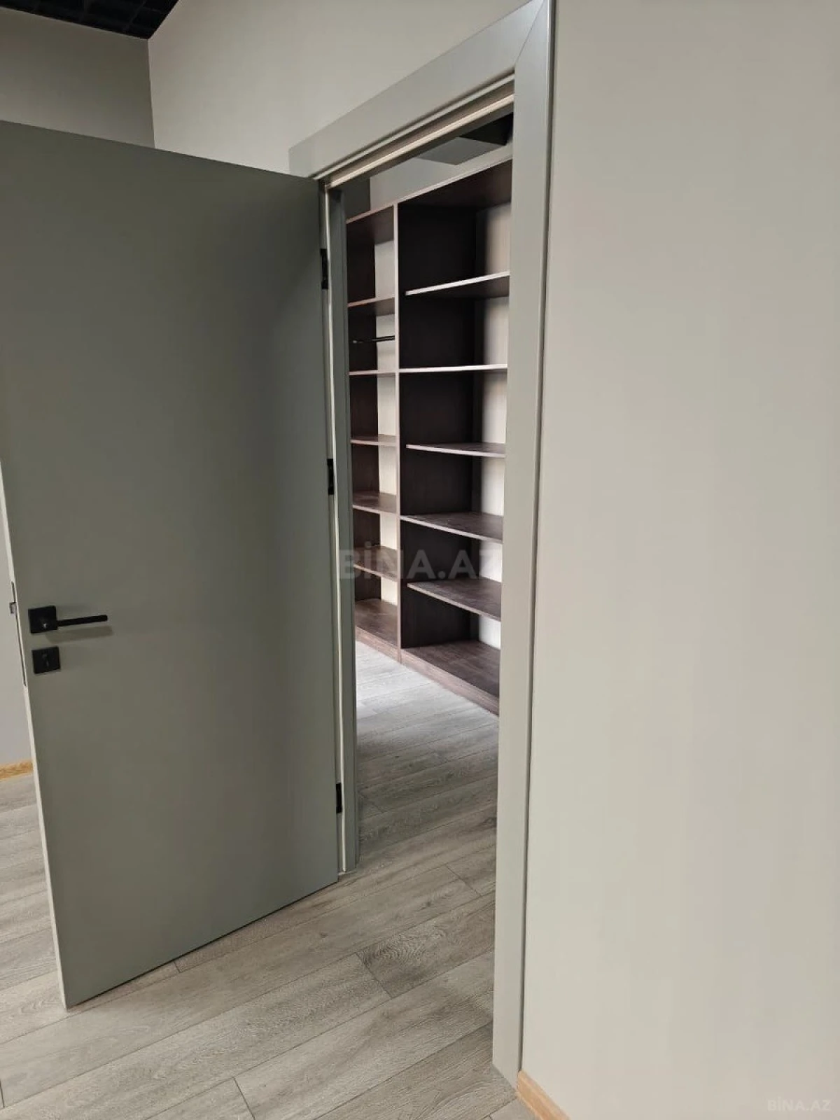 Kirayə verilir 2 otaqlı ofis 92.7 m²