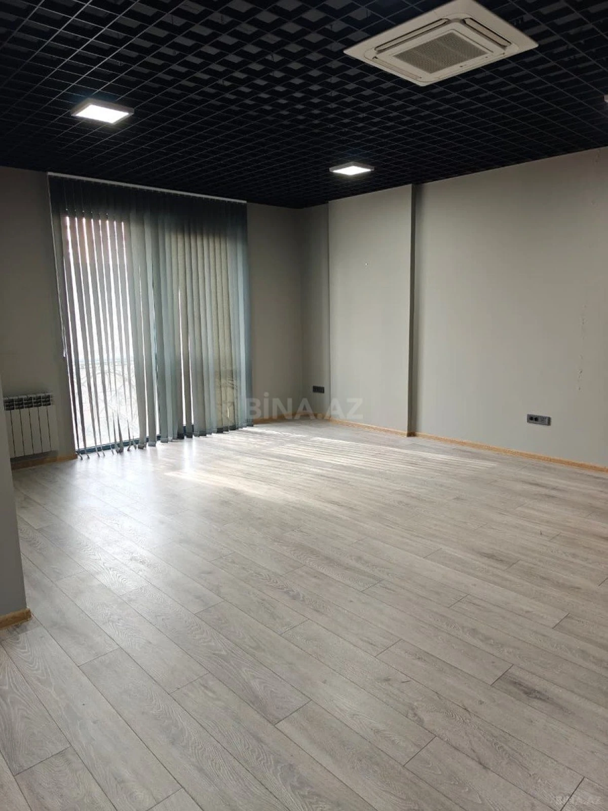 Kirayə verilir 2 otaqlı ofis 92.7 m²