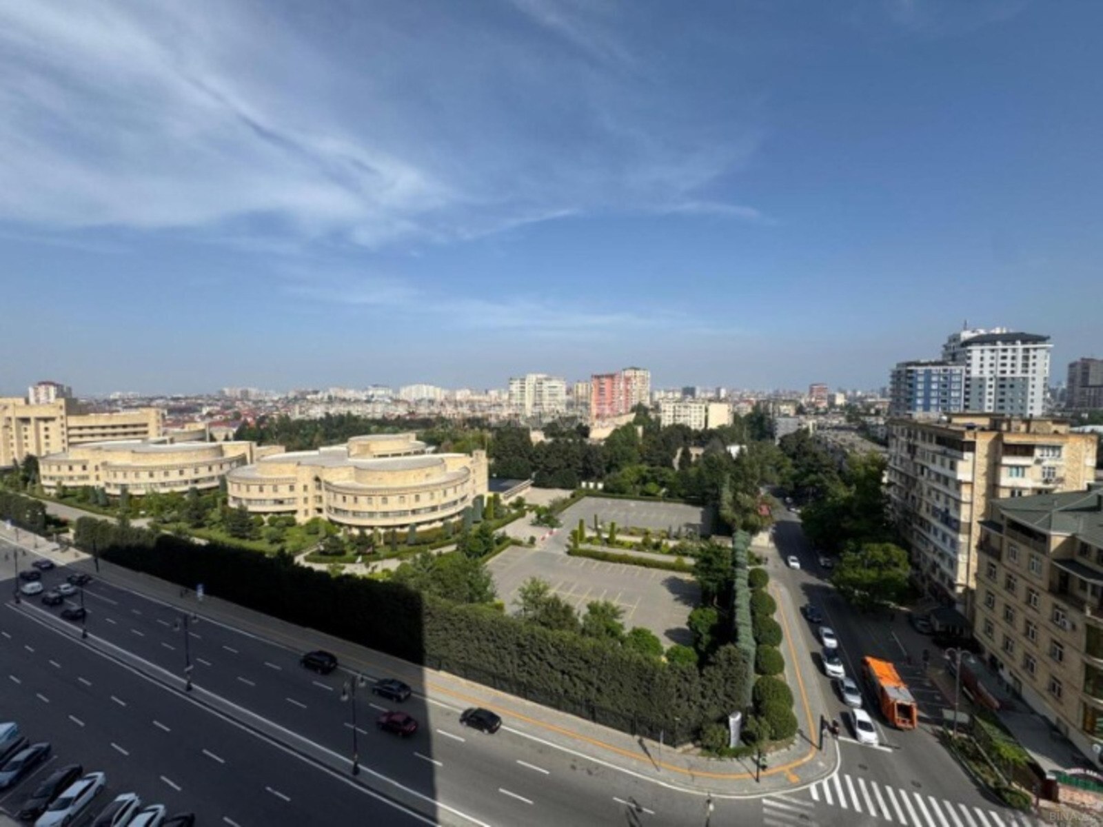 Satılır 4 otaqlı mənzil 148 m²