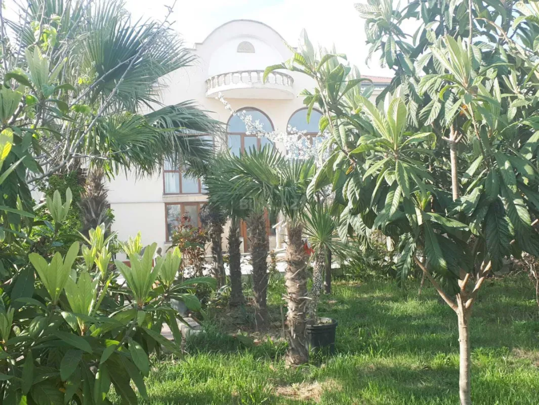 Satılır 10 otaqlı həyət evi 408 m²
