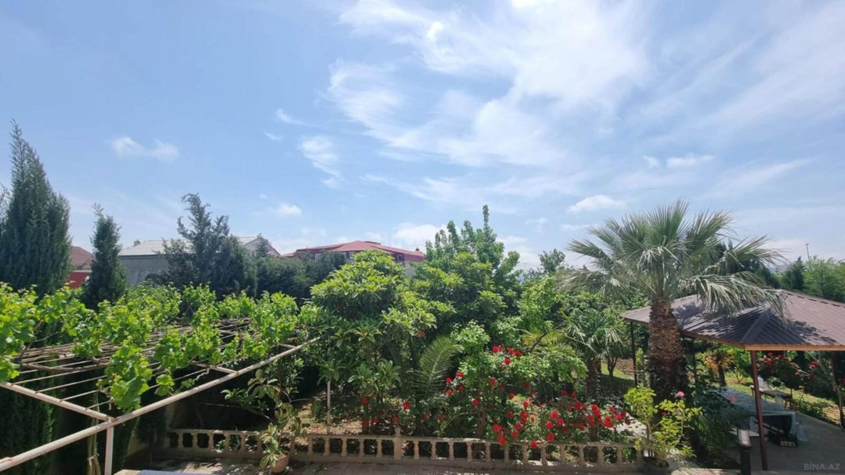 Satılır 10 otaqlı həyət evi 408 m²