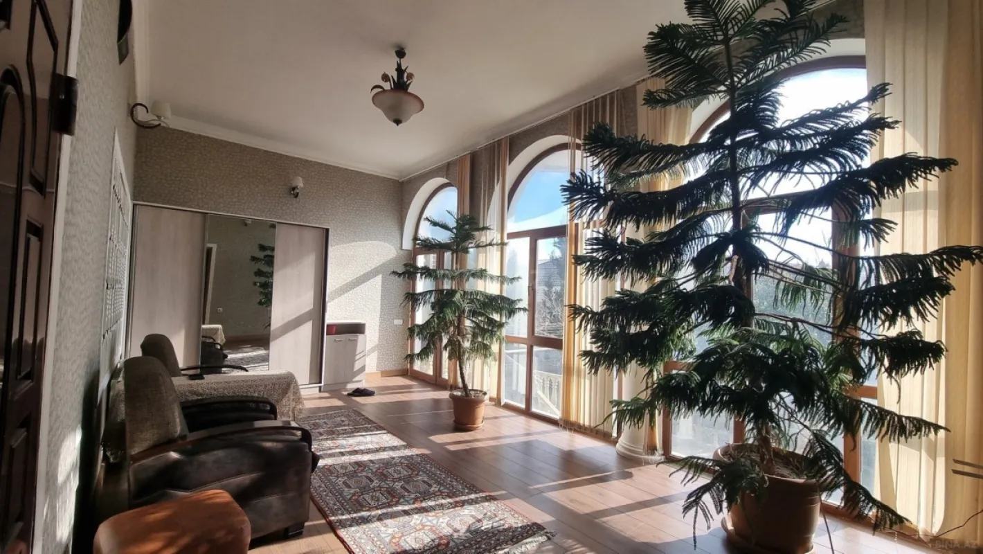 Satılır 10 otaqlı həyət evi 408 m²