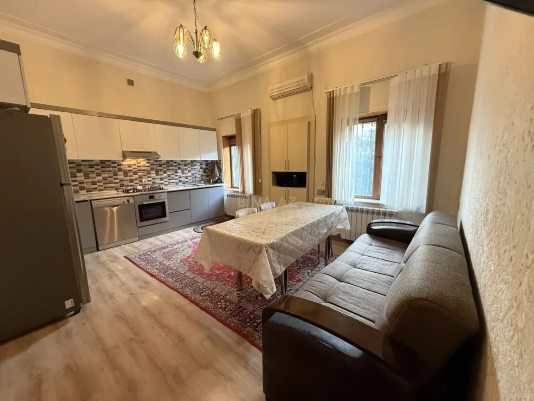 Satılır 10 otaqlı həyət evi 408 m²