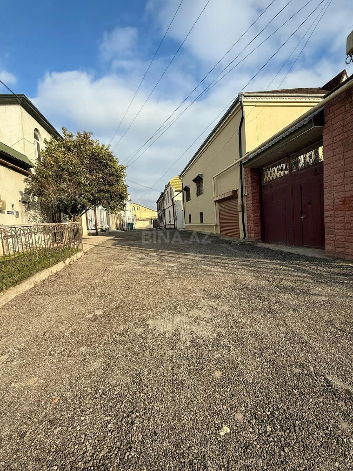 Satılır 10 otaqlı həyət evi 408 m²