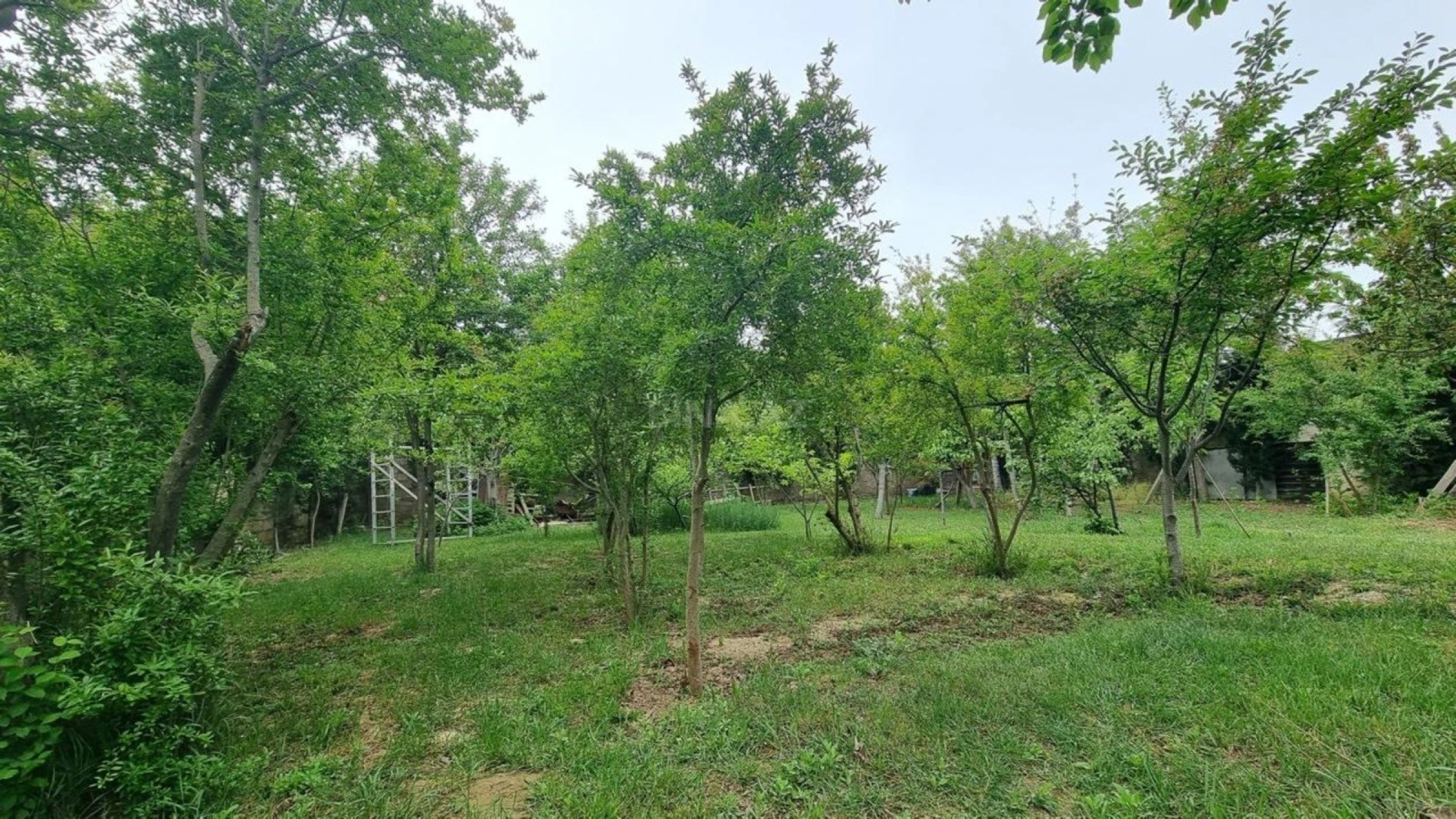 Satılır 10 otaqlı həyət evi 408 m²