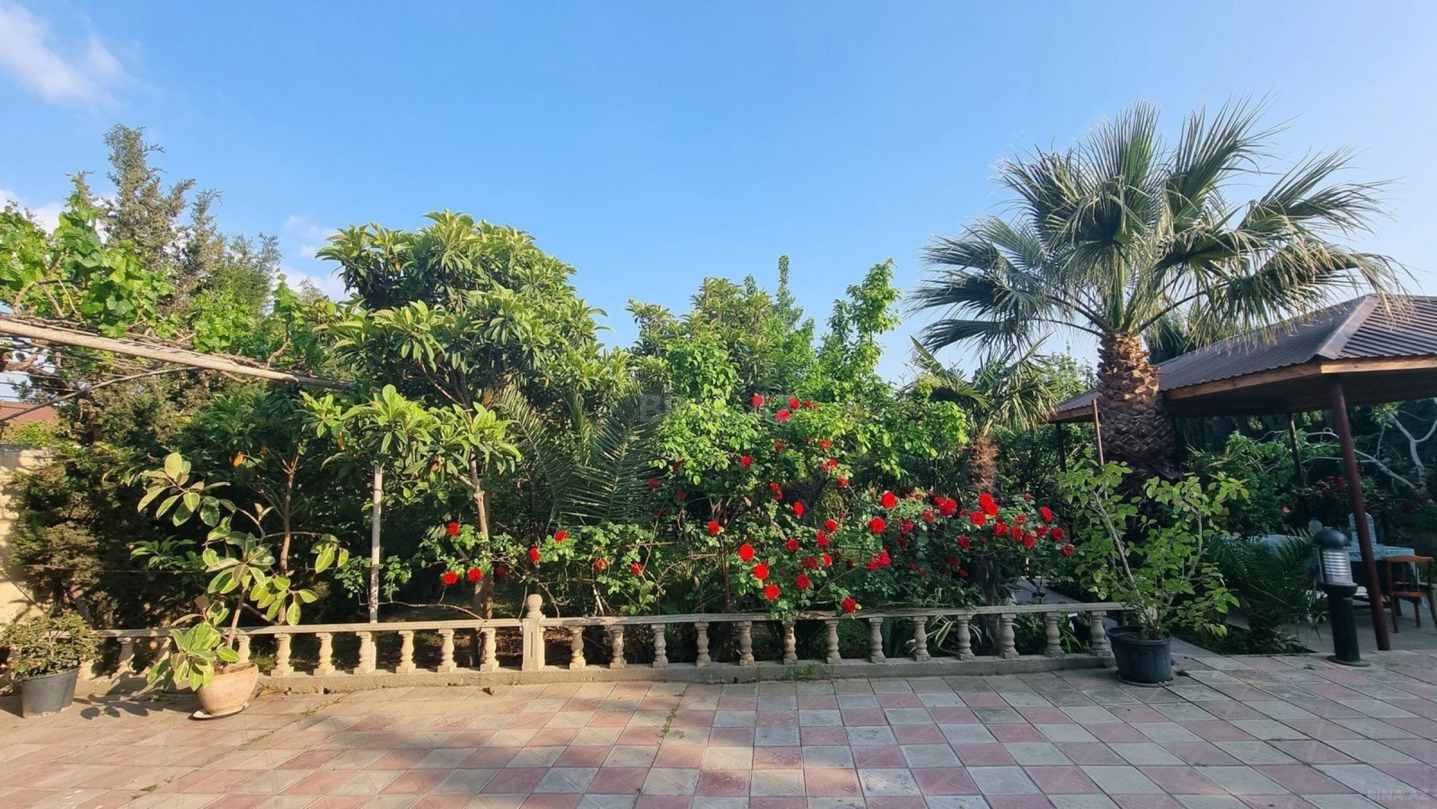 Satılır 10 otaqlı həyət evi 408 m²