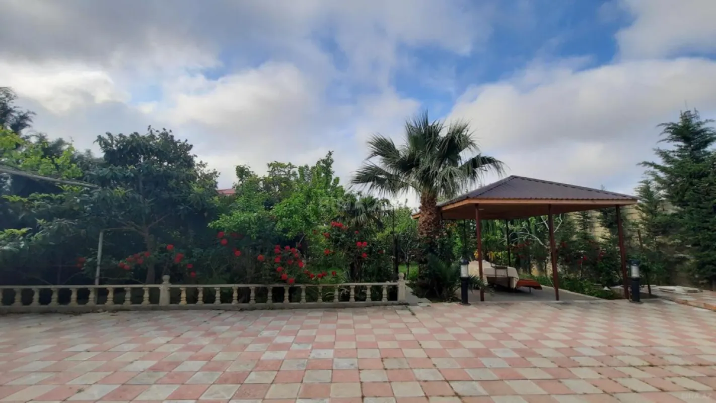 Satılır 10 otaqlı həyət evi 408 m²