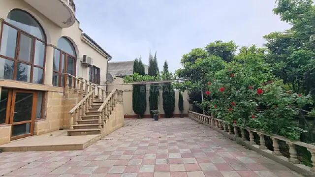 Satılır 10 otaqlı həyət evi 408 m²