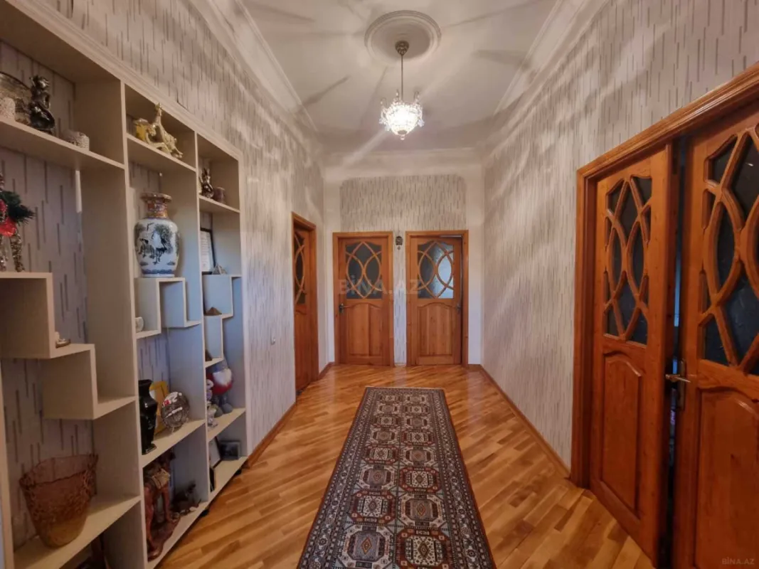 Satılır 10 otaqlı həyət evi 408 m²