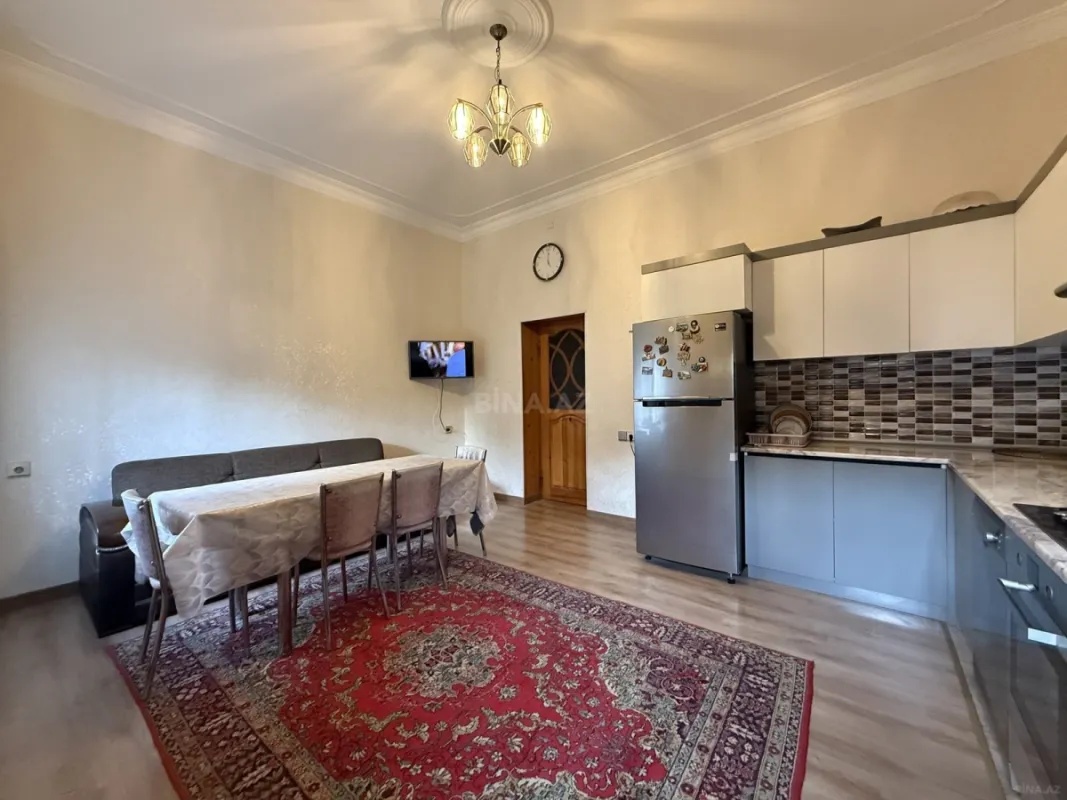 Satılır 10 otaqlı həyət evi 408 m²