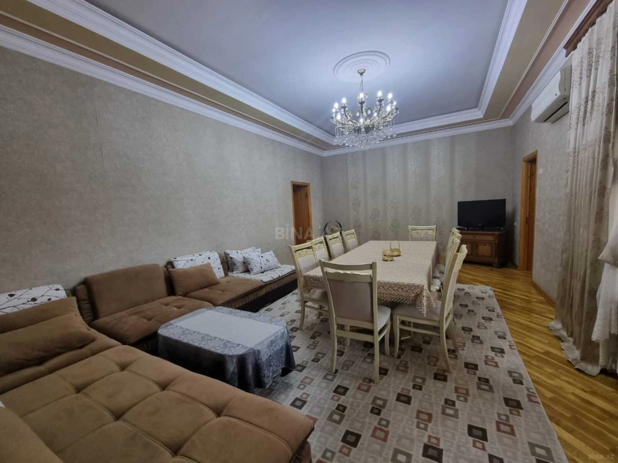 Satılır 10 otaqlı həyət evi 408 m²
