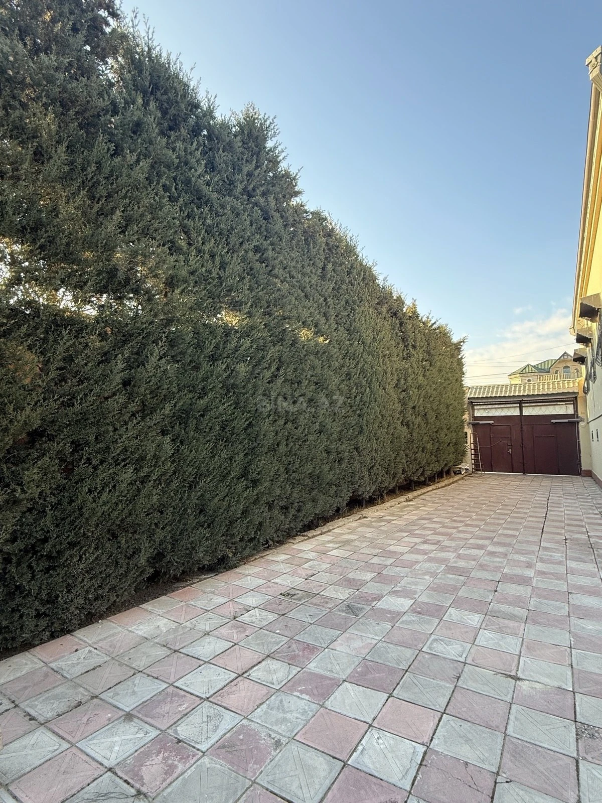 Satılır 10 otaqlı həyət evi 408 m²