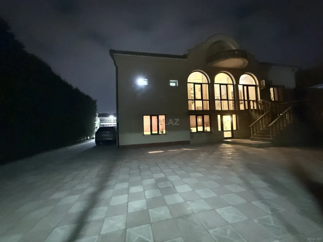 Satılır 10 otaqlı həyət evi 408 m²