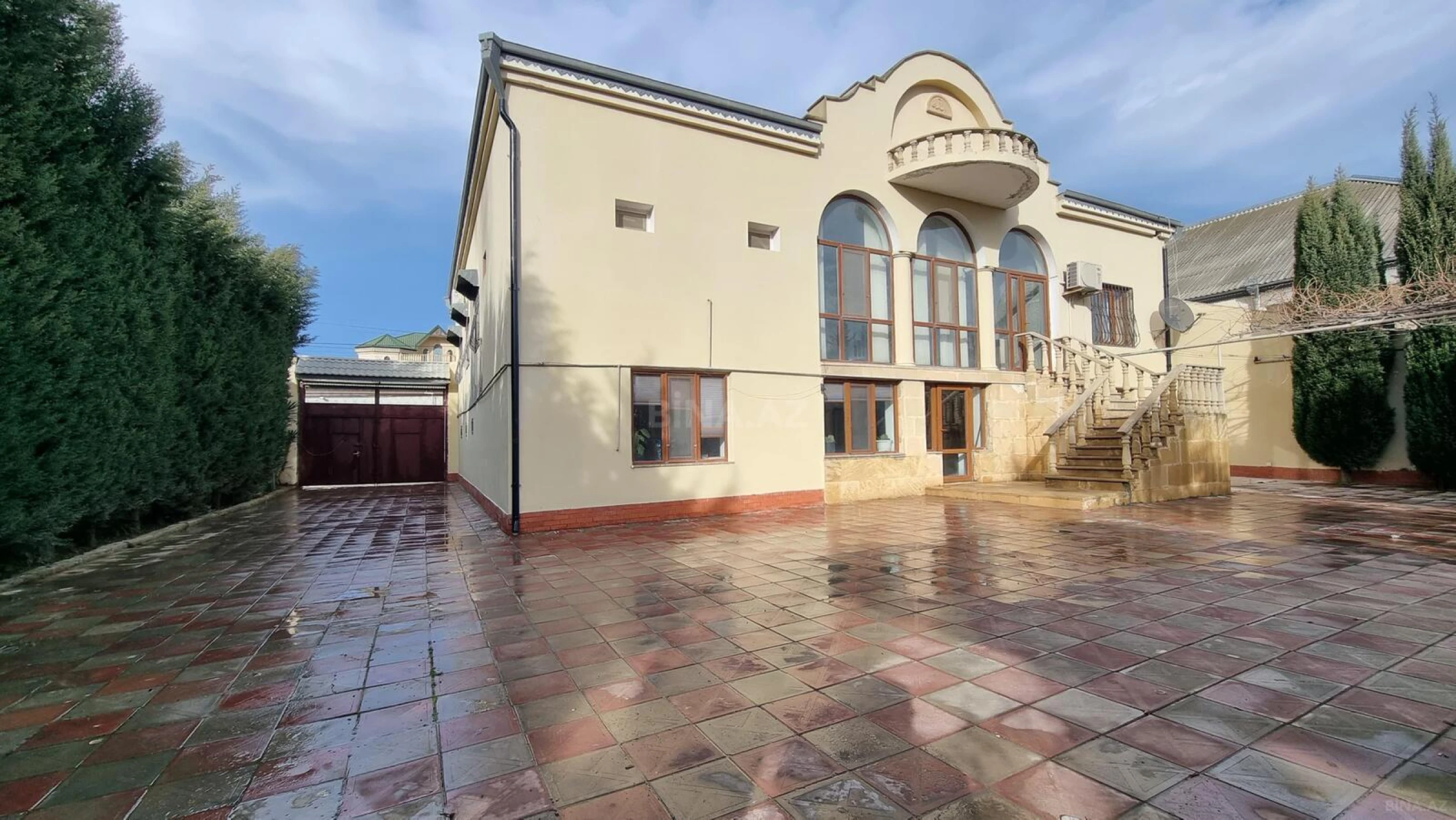 Satılır 10 otaqlı həyət evi 408 m²