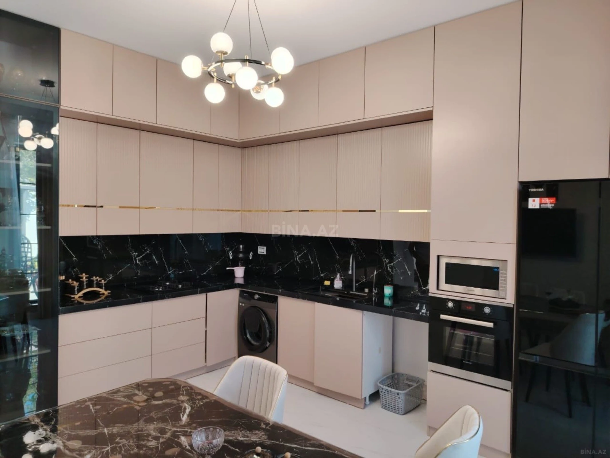 Satılır 6 otaqlı həyət evi 300 m²