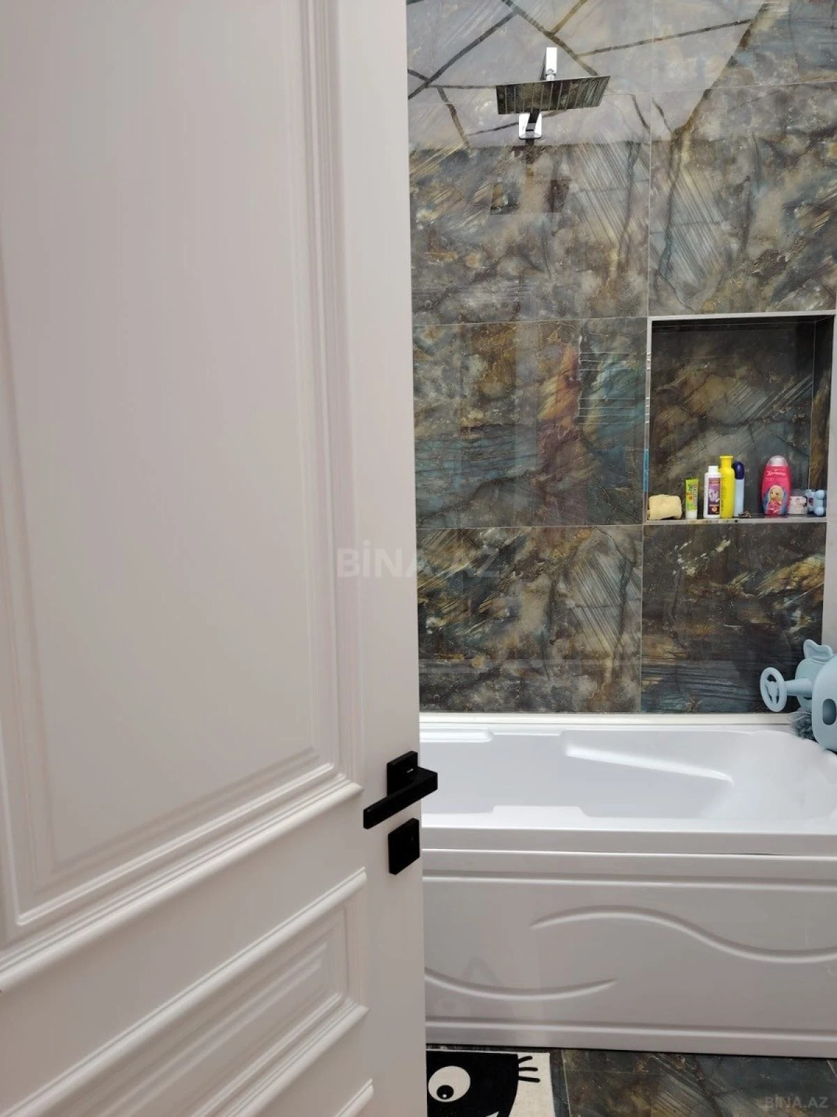 Satılır 6 otaqlı həyət evi 300 m²