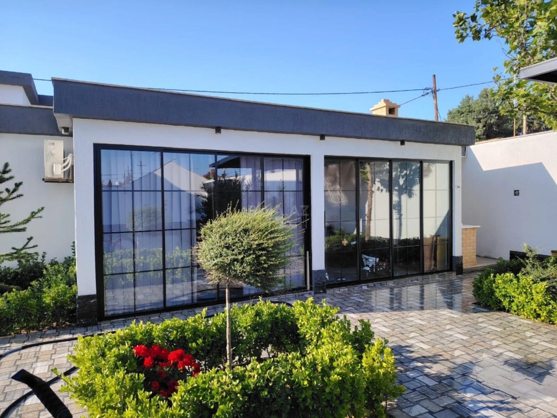 Satılır 6 otaqlı həyət evi 300 m²