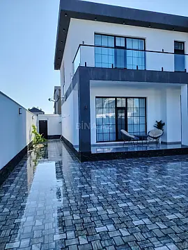 Satılır 6 otaqlı həyət evi 300 m²