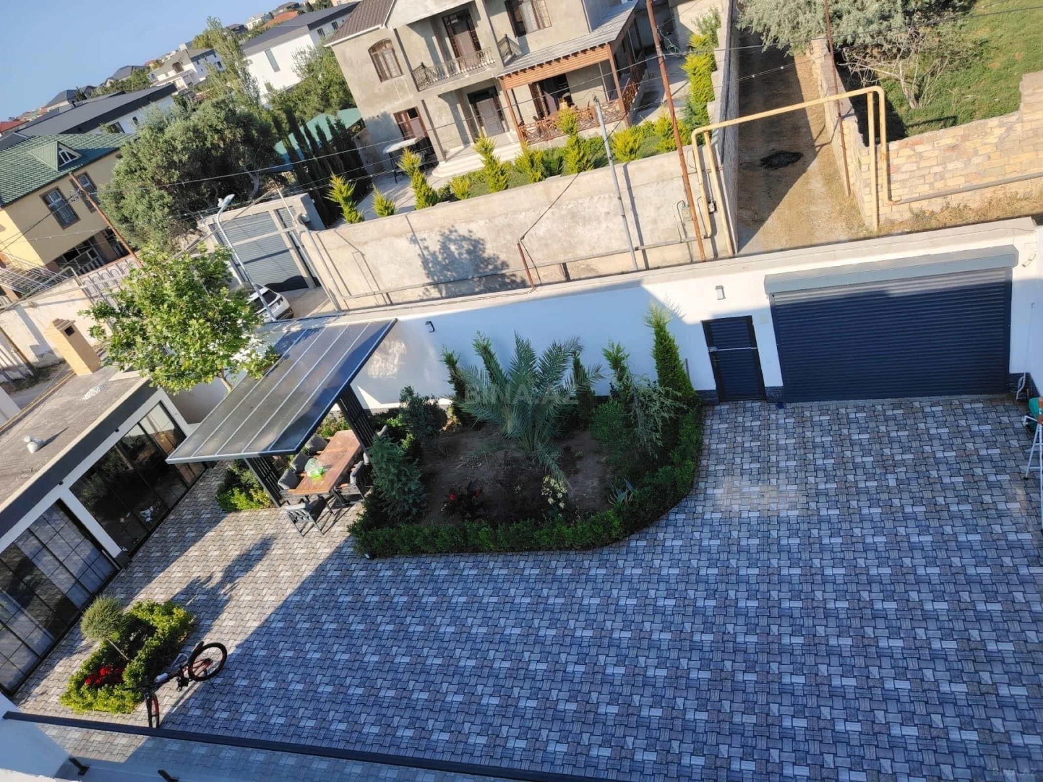 Satılır 6 otaqlı həyət evi 300 m²