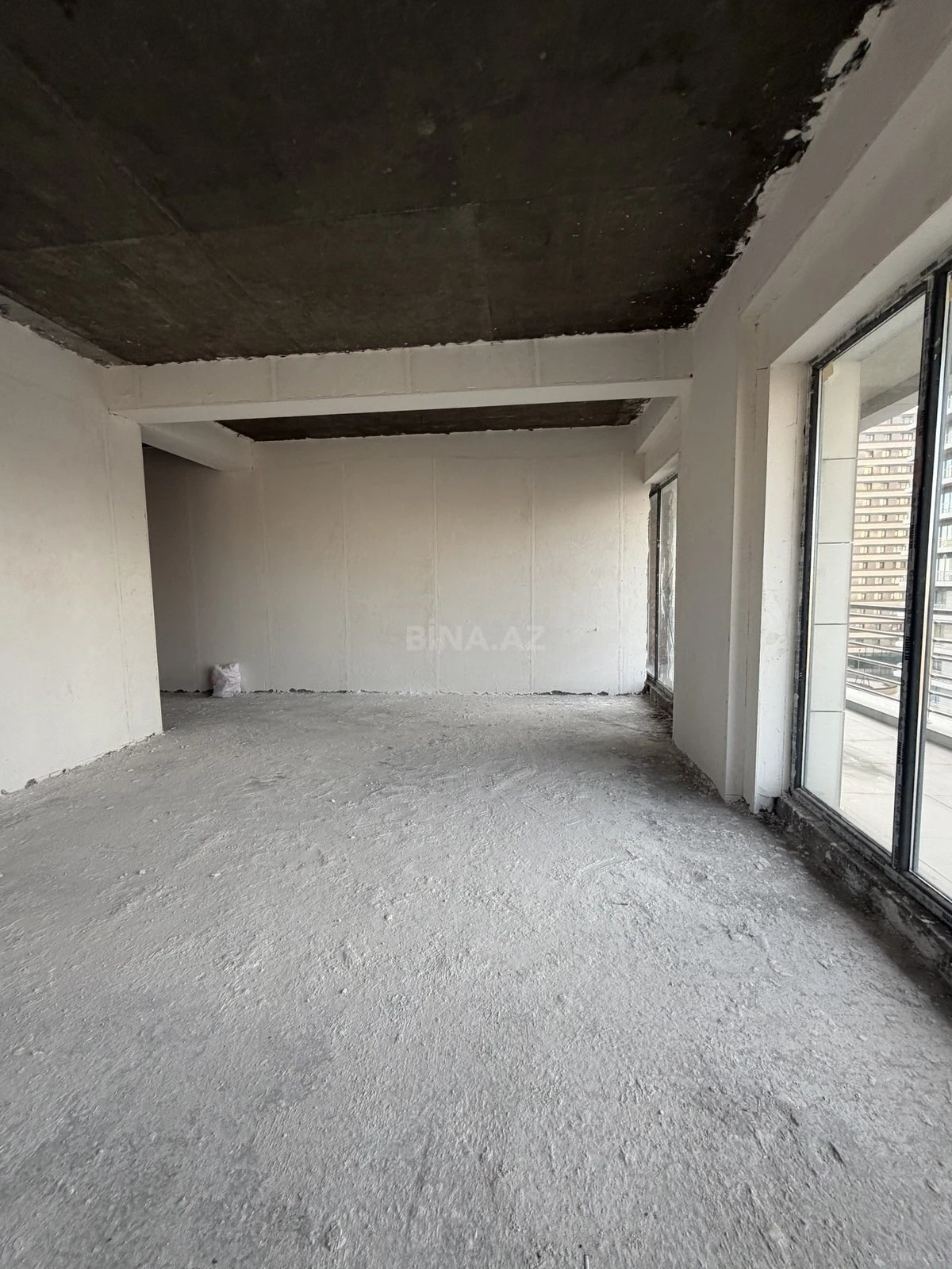 Satılır 3 otaqlı mənzil 157 m²