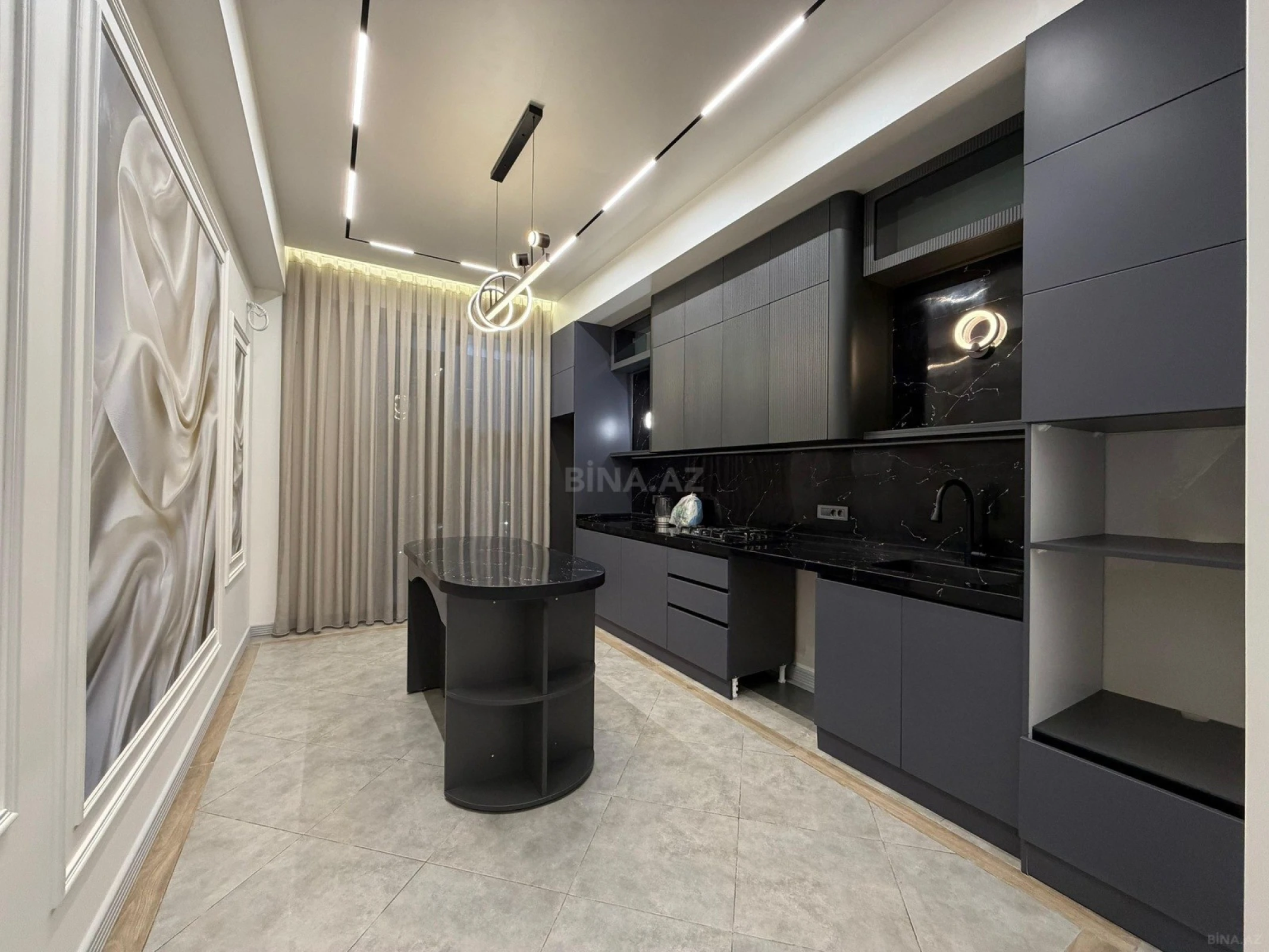 Satılır 3 otaqlı mənzil 136 m²