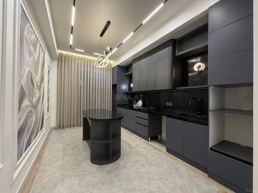 Satılır 3 otaqlı mənzil 136 m²
