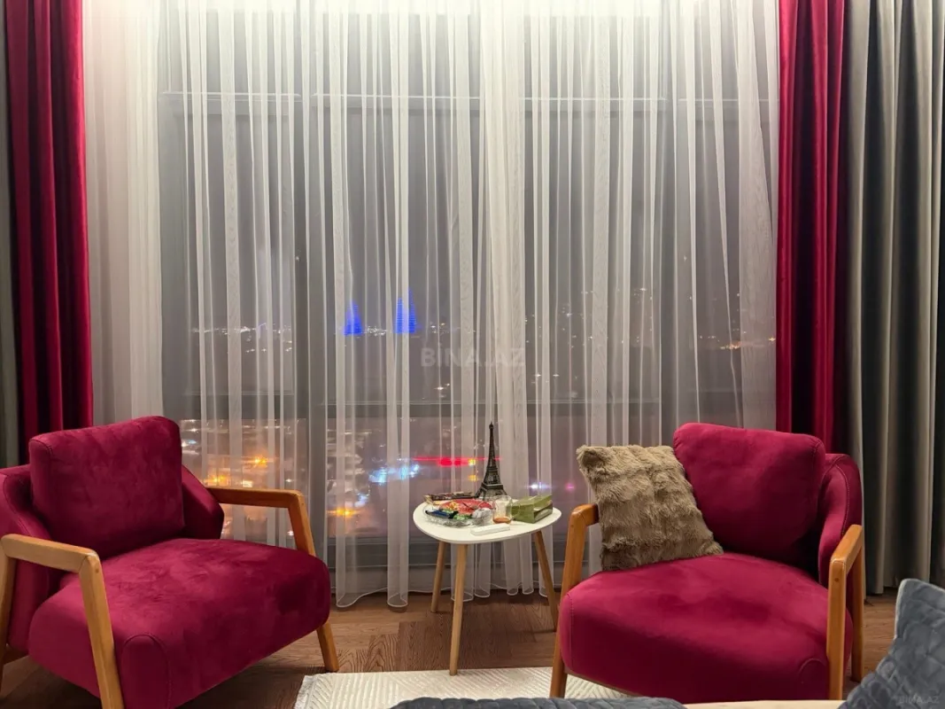 Satılır 3 otaqlı mənzil 136 m²