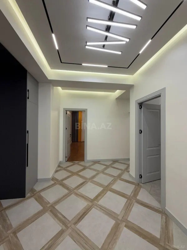 Satılır 3 otaqlı mənzil 136 m²