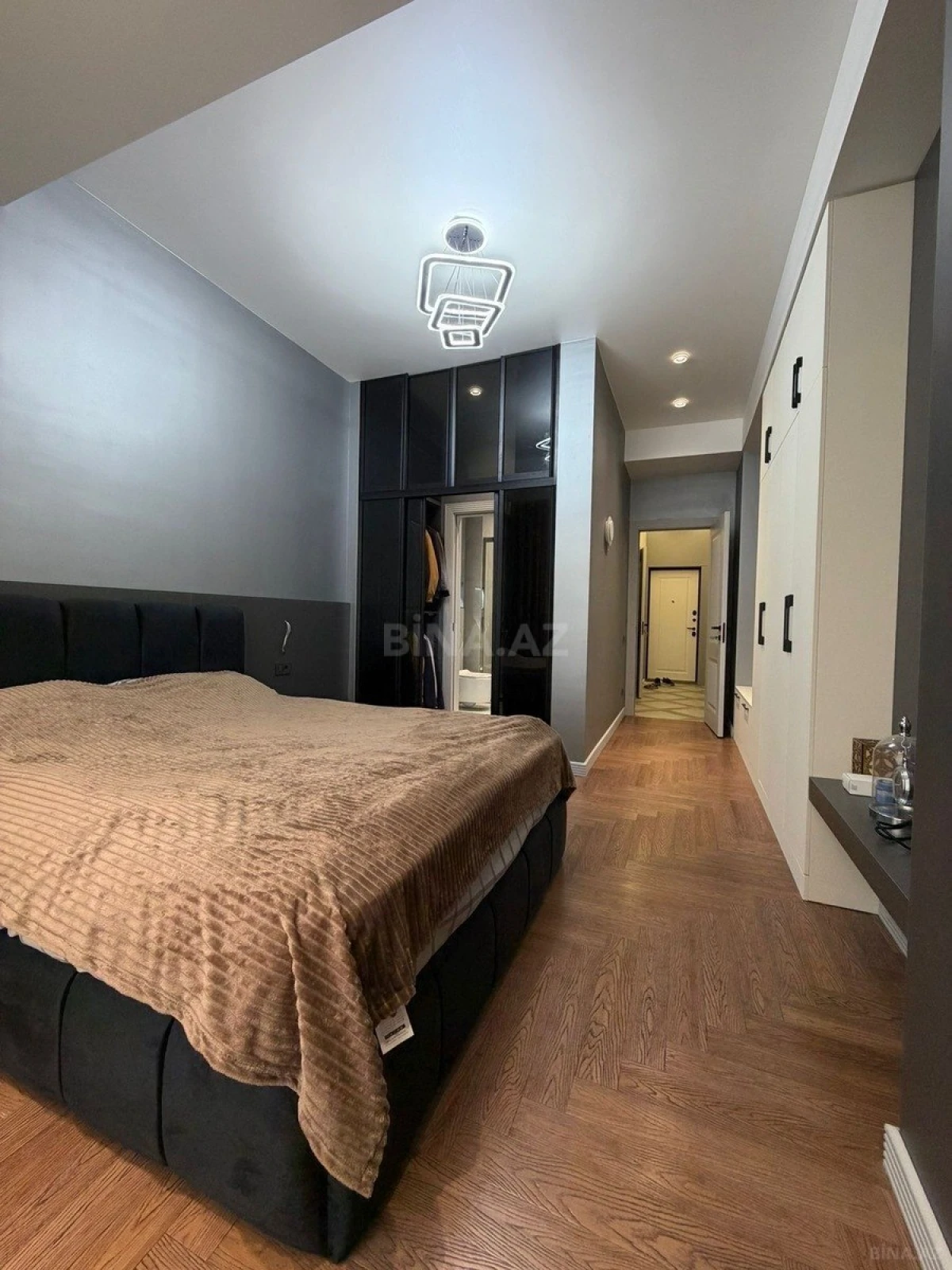 Satılır 3 otaqlı mənzil 136 m²
