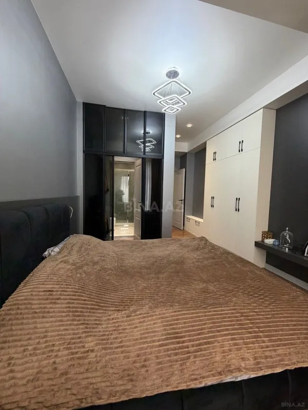 Satılır 3 otaqlı mənzil 136 m²