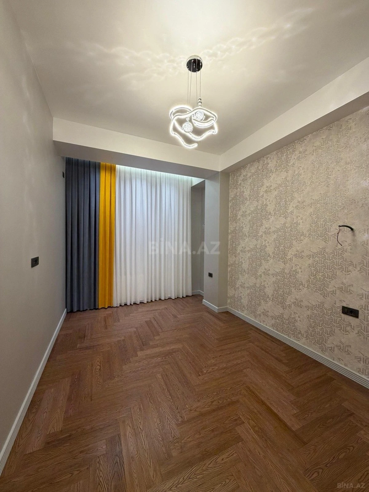 Satılır 3 otaqlı mənzil 136 m²