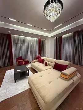 Satılır 3 otaqlı mənzil 136 m²