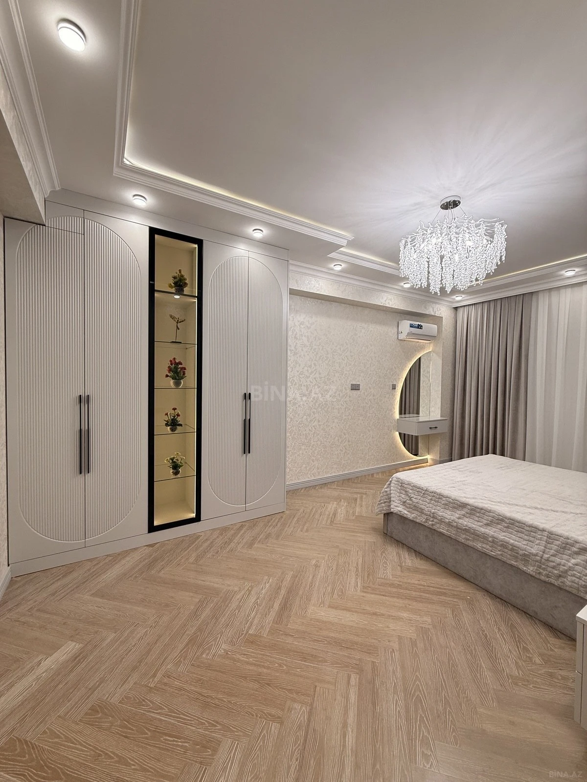 Satılır 3 otaqlı mənzil 158 m²