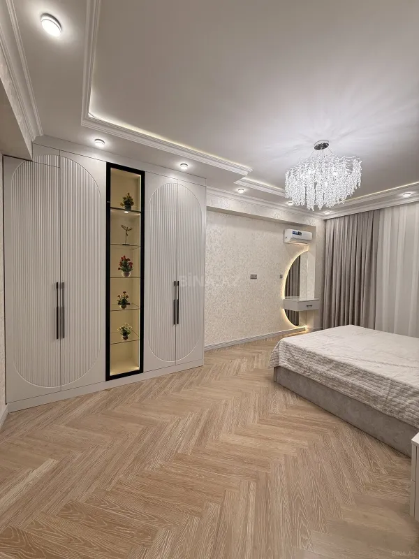 Satılır 3 otaqlı mənzil 158 m²